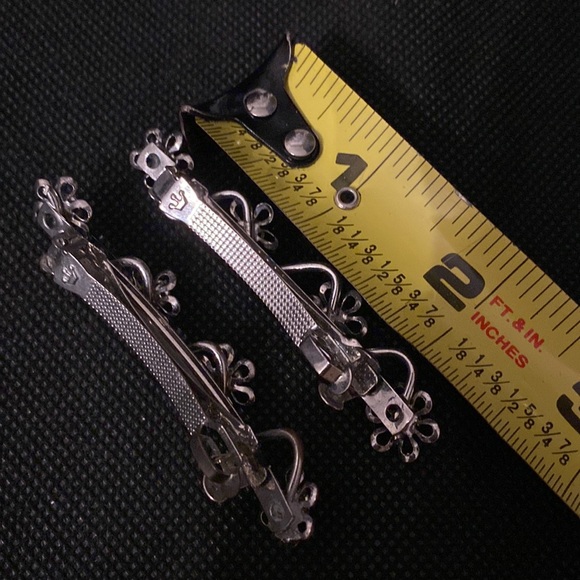 Misc set of 7 accessories- 1 Barrettes, 2 hair bands & 4 pony tail scrunchies - Picture 8 of 11